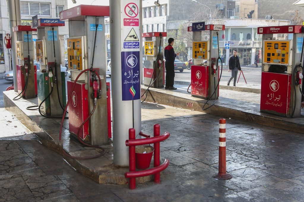 خطر استفاده از موبایل در پمپ بنزین چقدر است؟